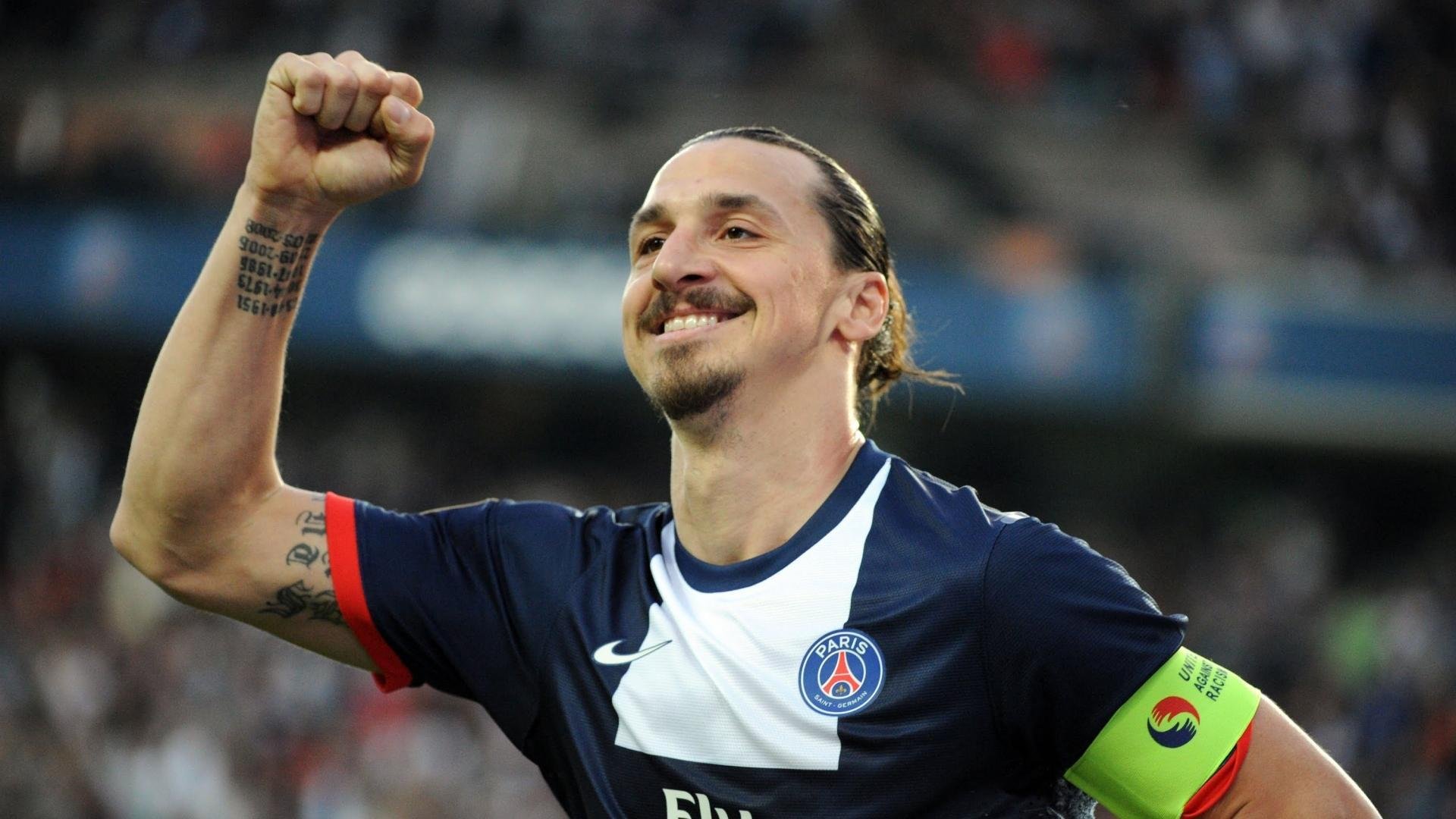 夺冠秘诀：冠军队伍的战术打法与团队精神，冠军争夺