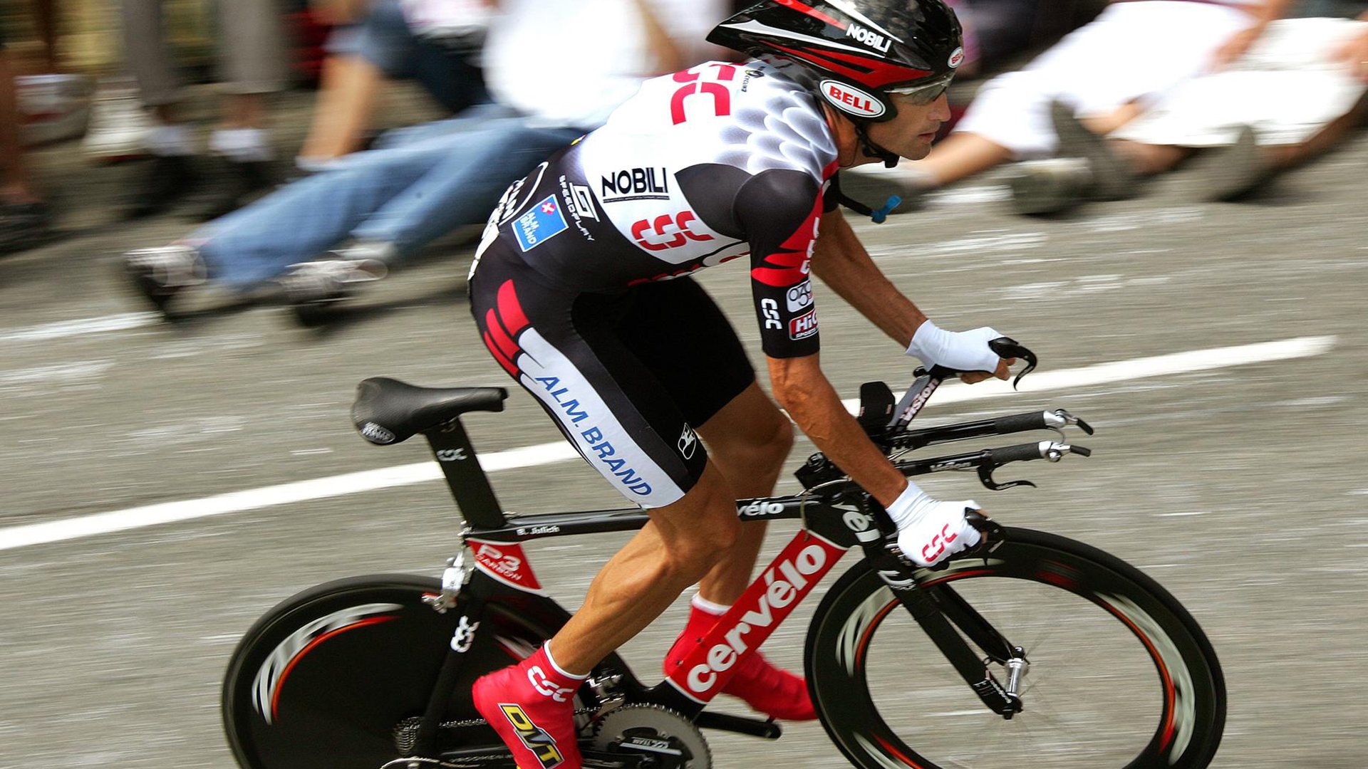 西格尔德松在巴黎奥运会手球比赛中多次调整战术应对对手，西格尔格斗